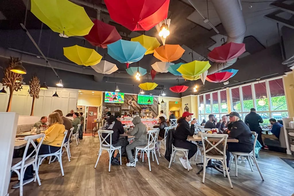 Crumbs Breakfast, Lunch & Bar 2
