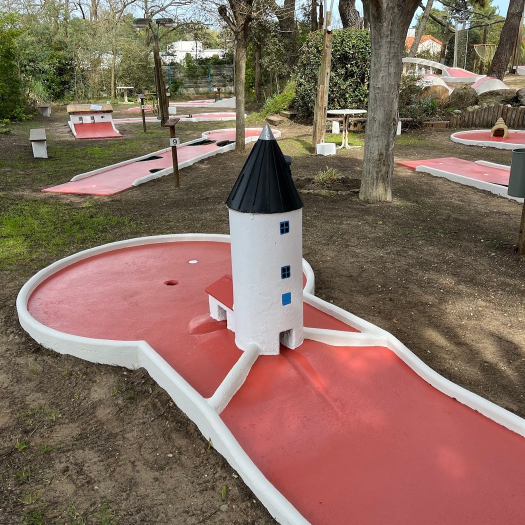MINI-GOLF Loisirs des Marines 1