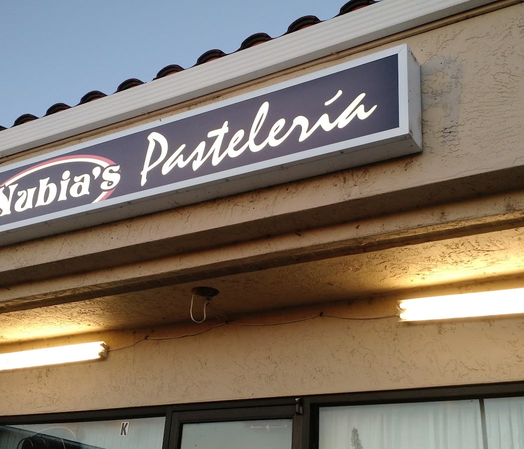Nubia's Pasteleria 2