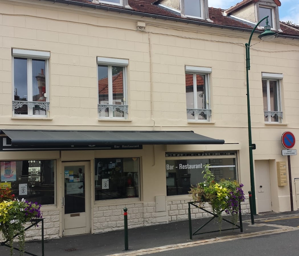 Le Champagne Sur Seine Bar 3