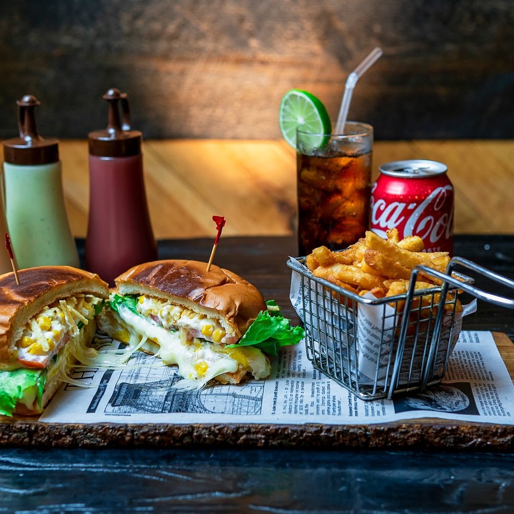 Cozy Bar & Grill 1