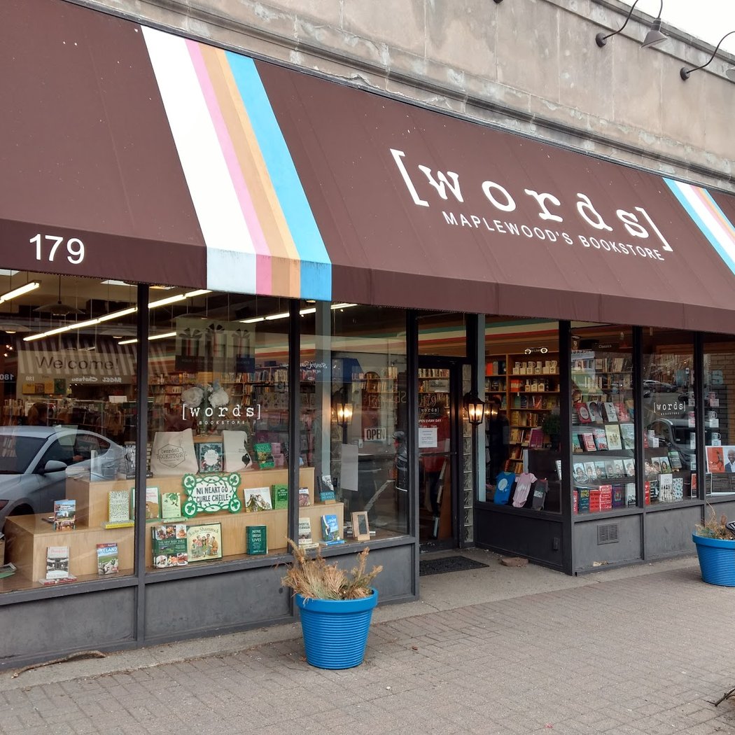 [words] Bookstore 3