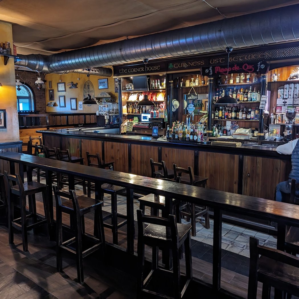 Pub THE CORNER HOUSE 1