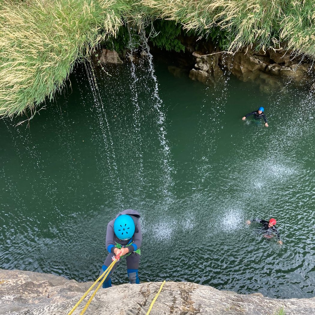 Trace Aventures - Canyoning, Hydrospeed, Bouée-Raft, Randonnée Verticale, Escalade 4