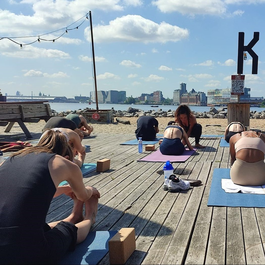 Yogales Amsterdam met uitzicht | Vinyasa Flow