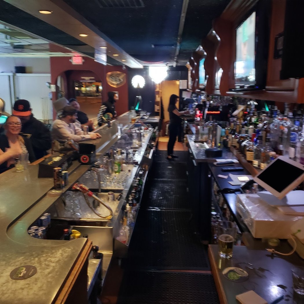 5th Quarter Sports Bar & Grill 4