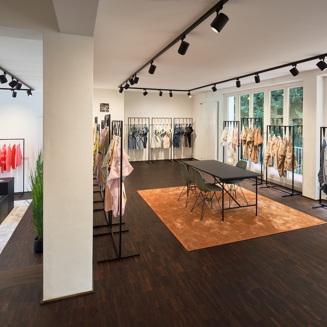 Fashion Sample Sales 1