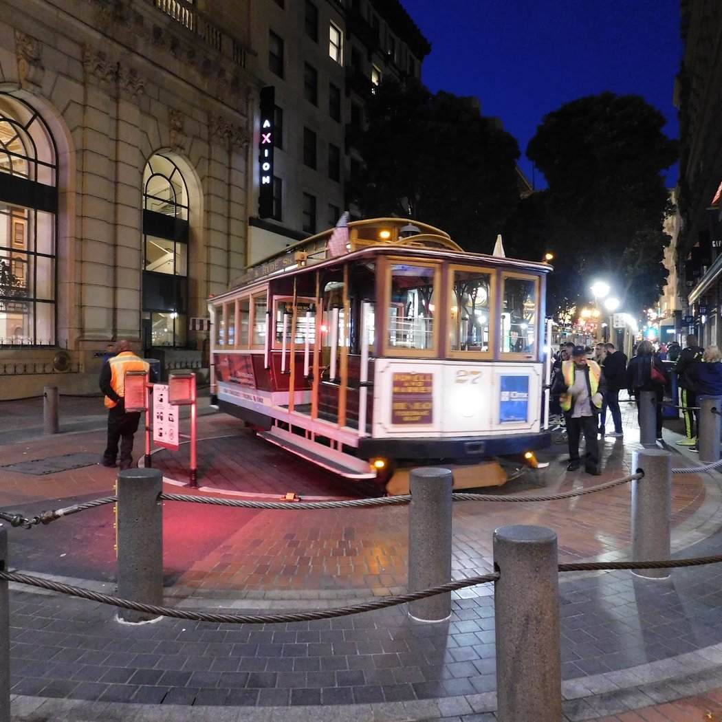 Cable Car Turnaround Powell St. 1