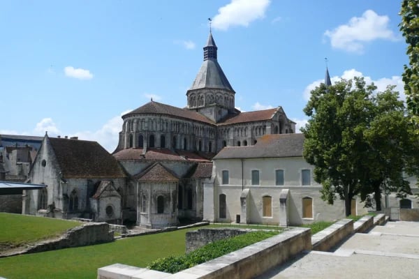 Church of Notre Dame in La Charité-sur-Loire 3