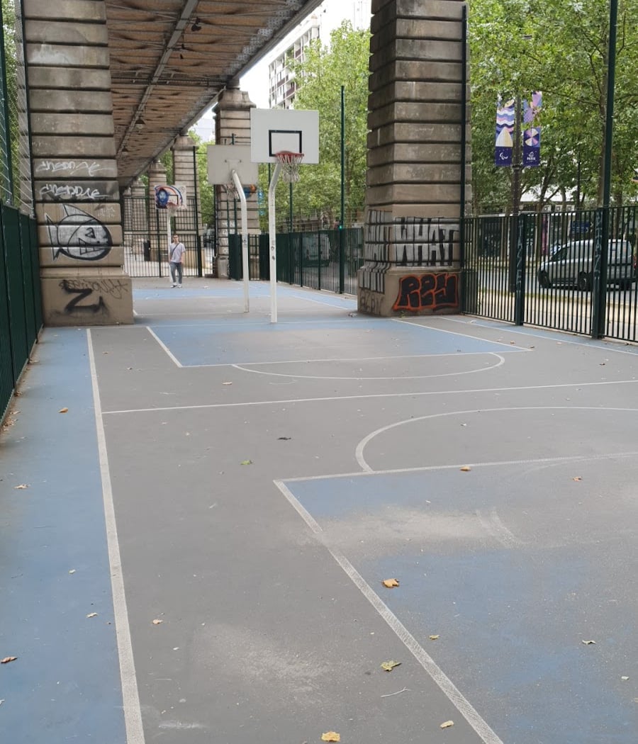 Glacière basketball court 3