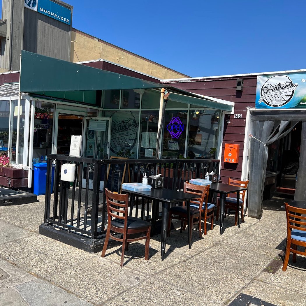 Breakers Breakfast, Brunch & Lunch 3