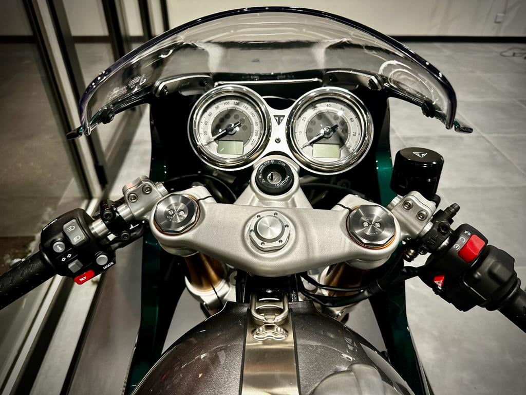 TRIUMPH - (Id) FRANCE - LIVRY-GARGAN | Concessionnaire MOTO 4