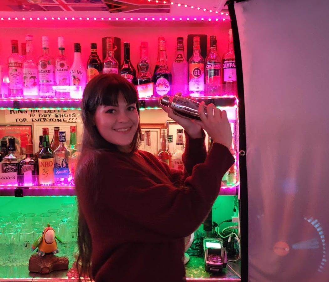 H2 INTERNATIONAL BAR 3