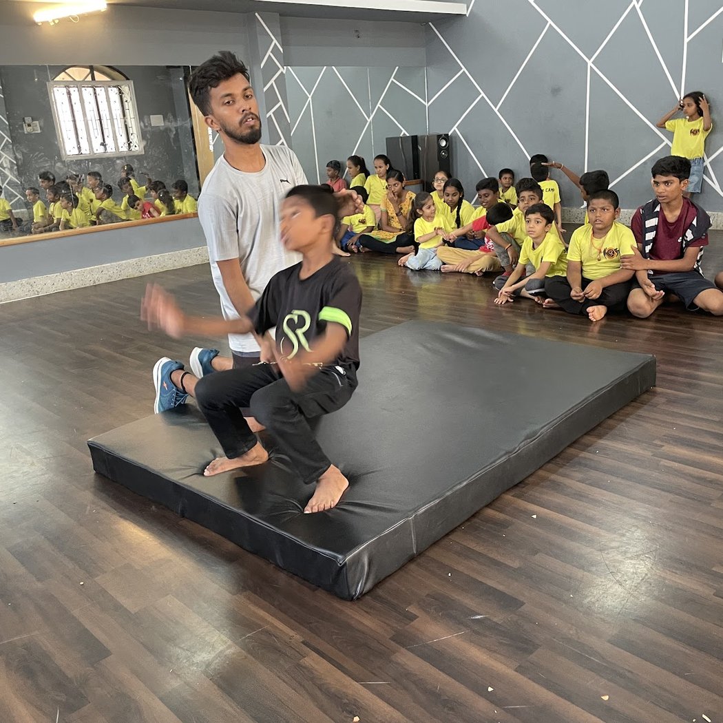 SR DANCE STUDIO 1