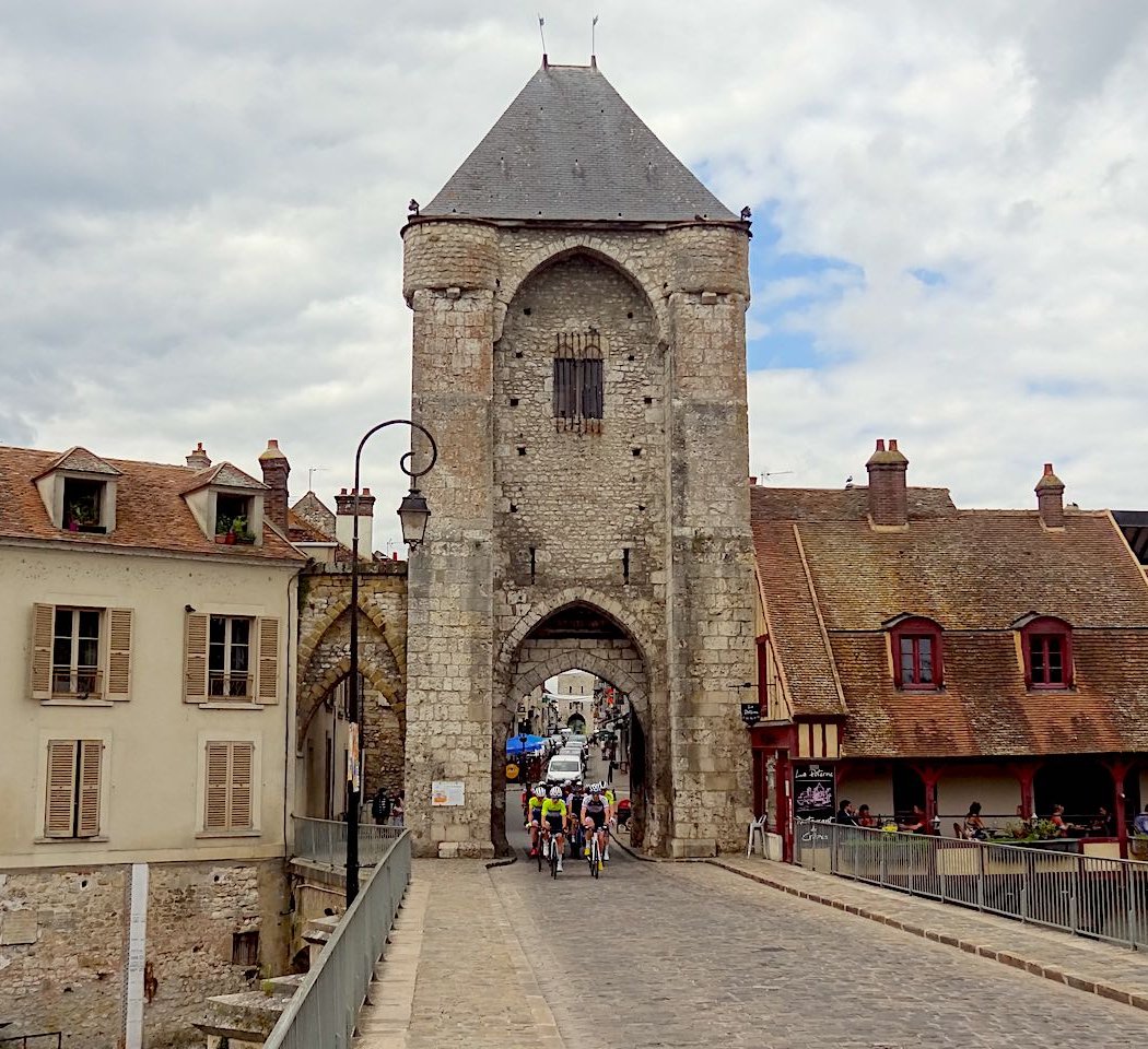 LA PORTE DE BOURGOGNE 1