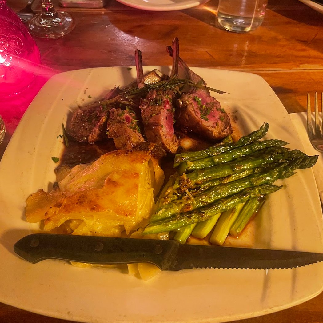 Mominette Bistro 1