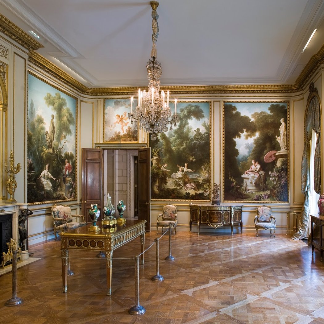Flora Yukhnovich Mural Exhibition 5