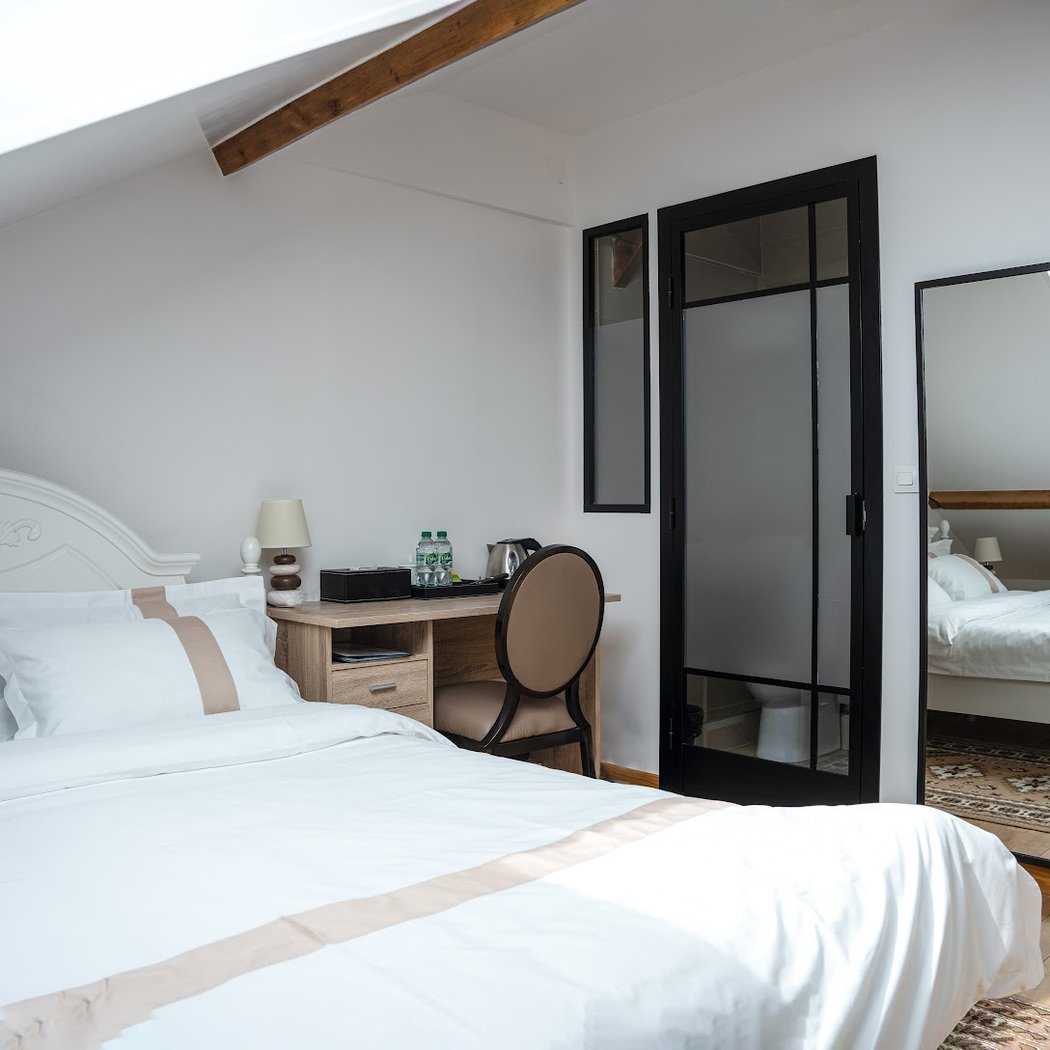 La Maison Charentonneau 1