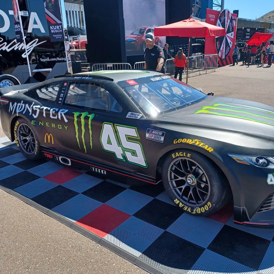 NASCAR Racing Experience 3