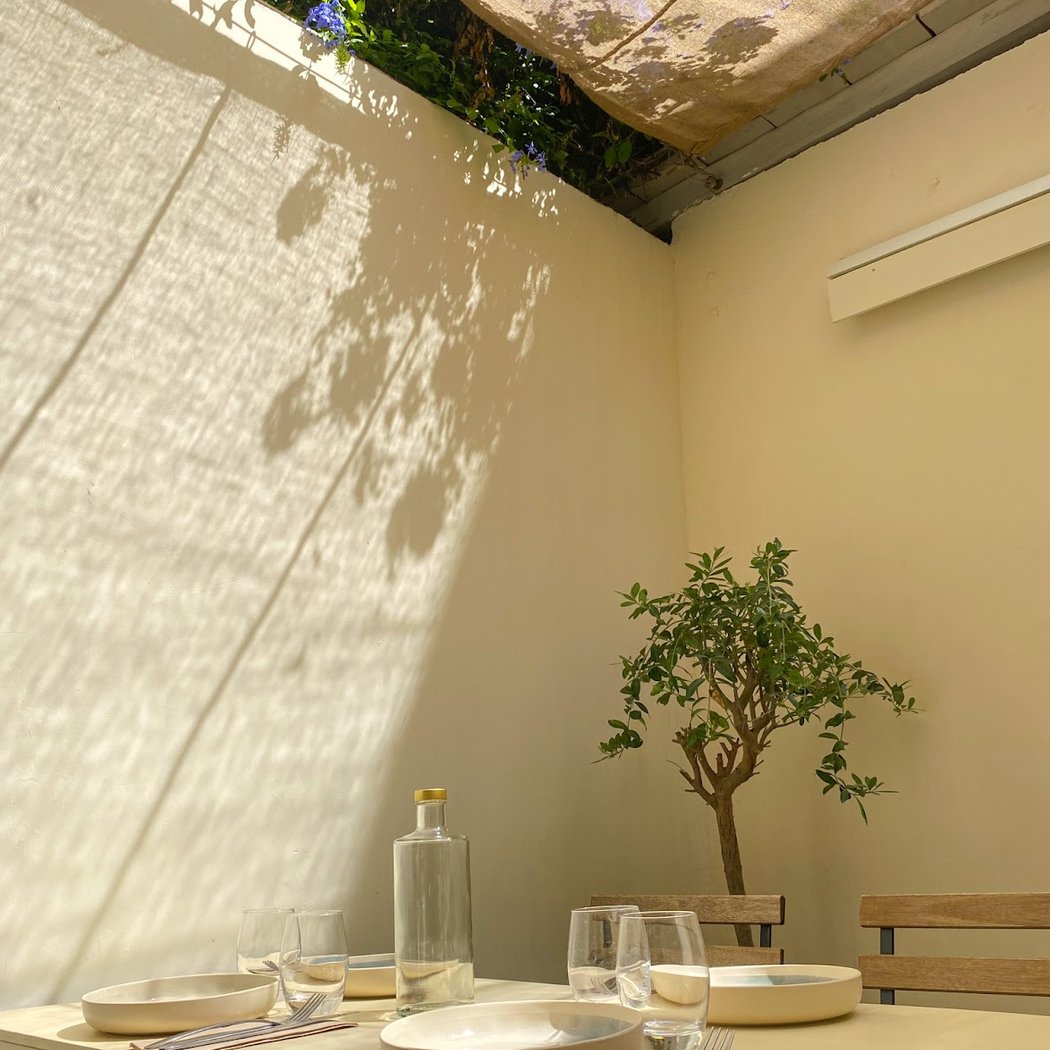 Lottie Restaurant 3