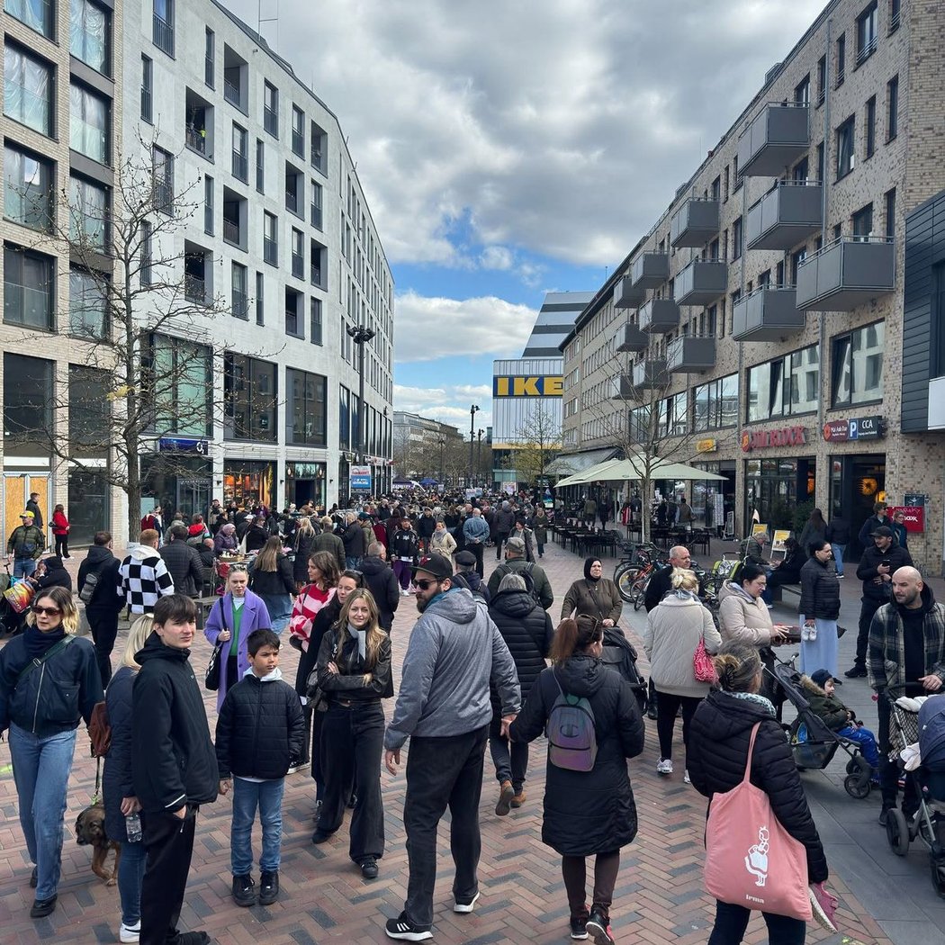 Flohmarkt IKEA HH-Altona parallel zum verkaufsoffenen Sonntag 1