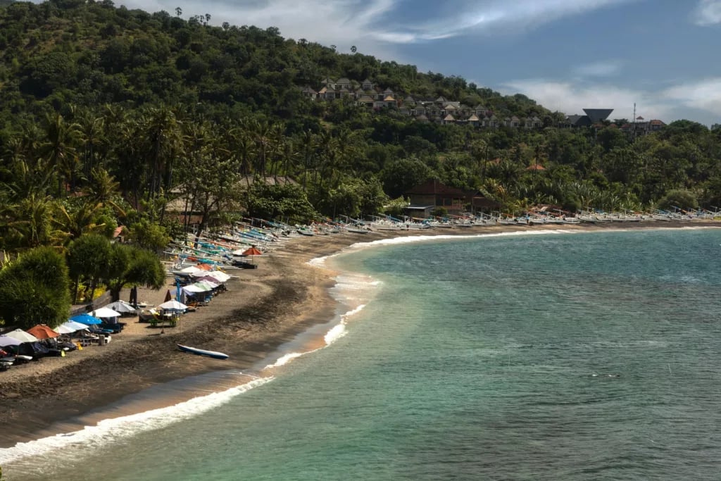Pantai Jemeluk 1