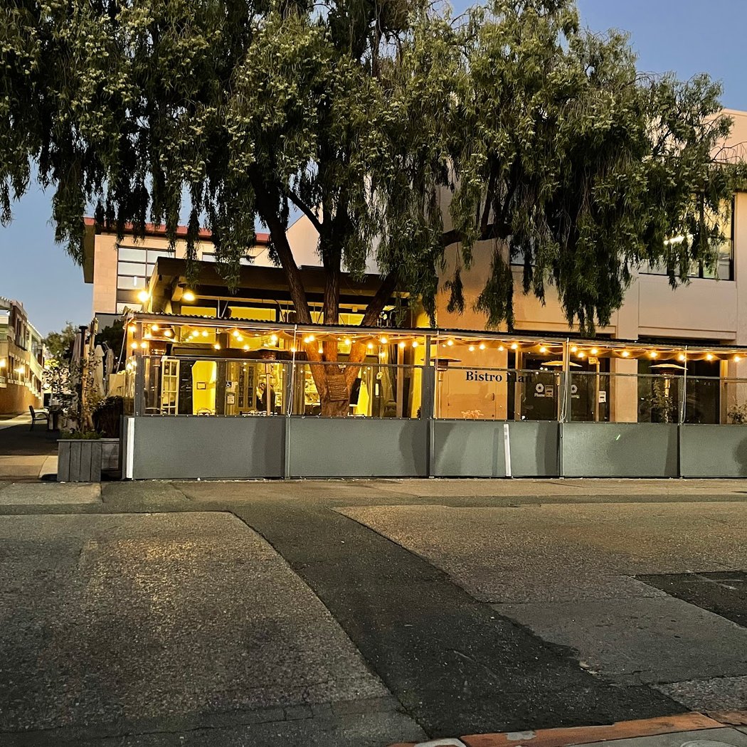 Bistro Elan 3