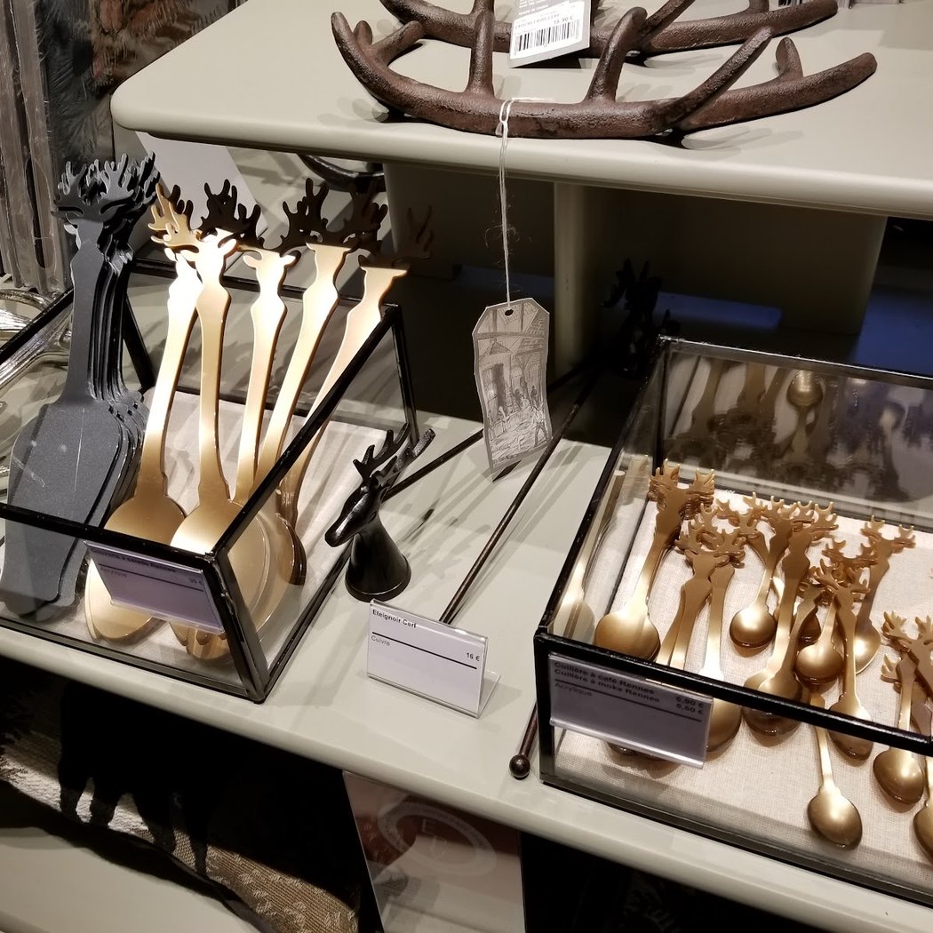Boutique Cour de Marbre 1