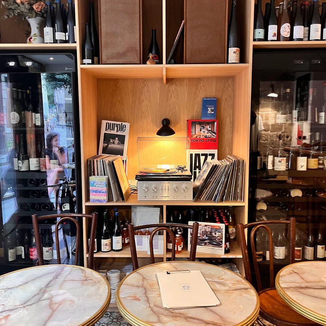 Causeries Paris - Specialty coffee & natural wine 3