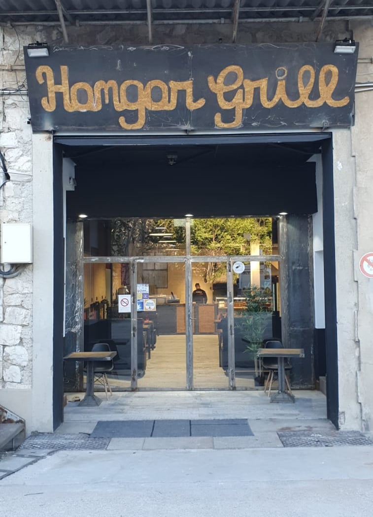 HANGAR GRILL 2