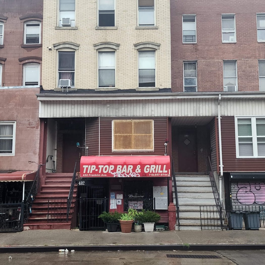 Tip-Top Bar & Grill 2