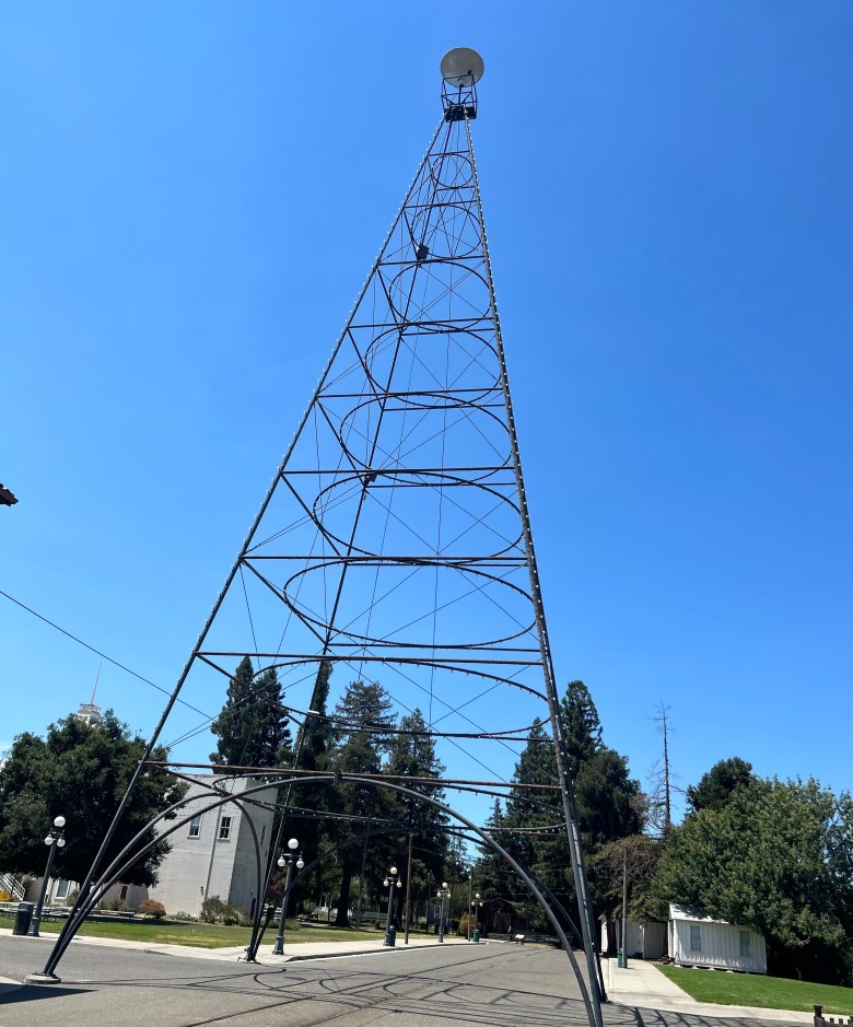 Electric Light Tower 2