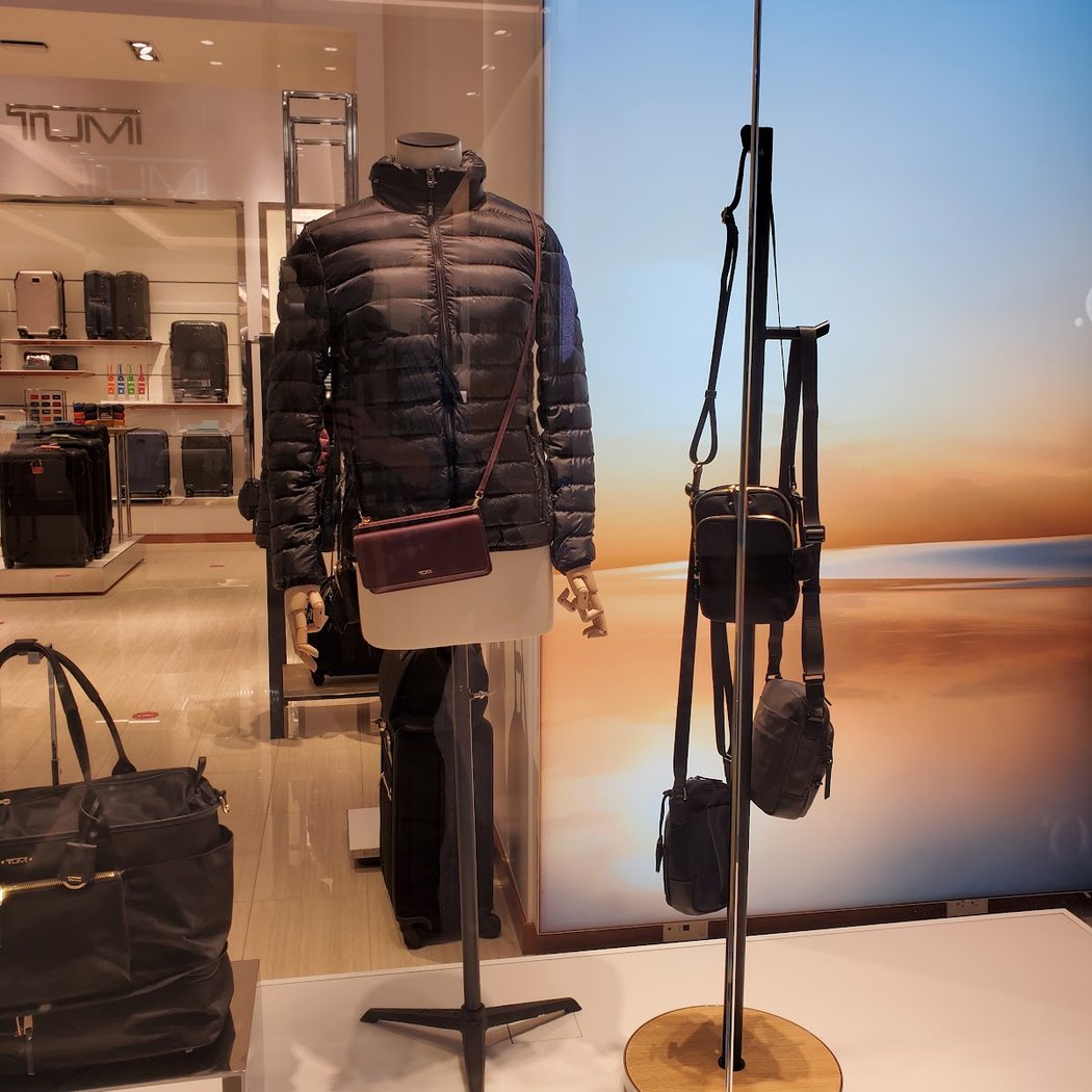 TUMI Store - Hudson Yards 3