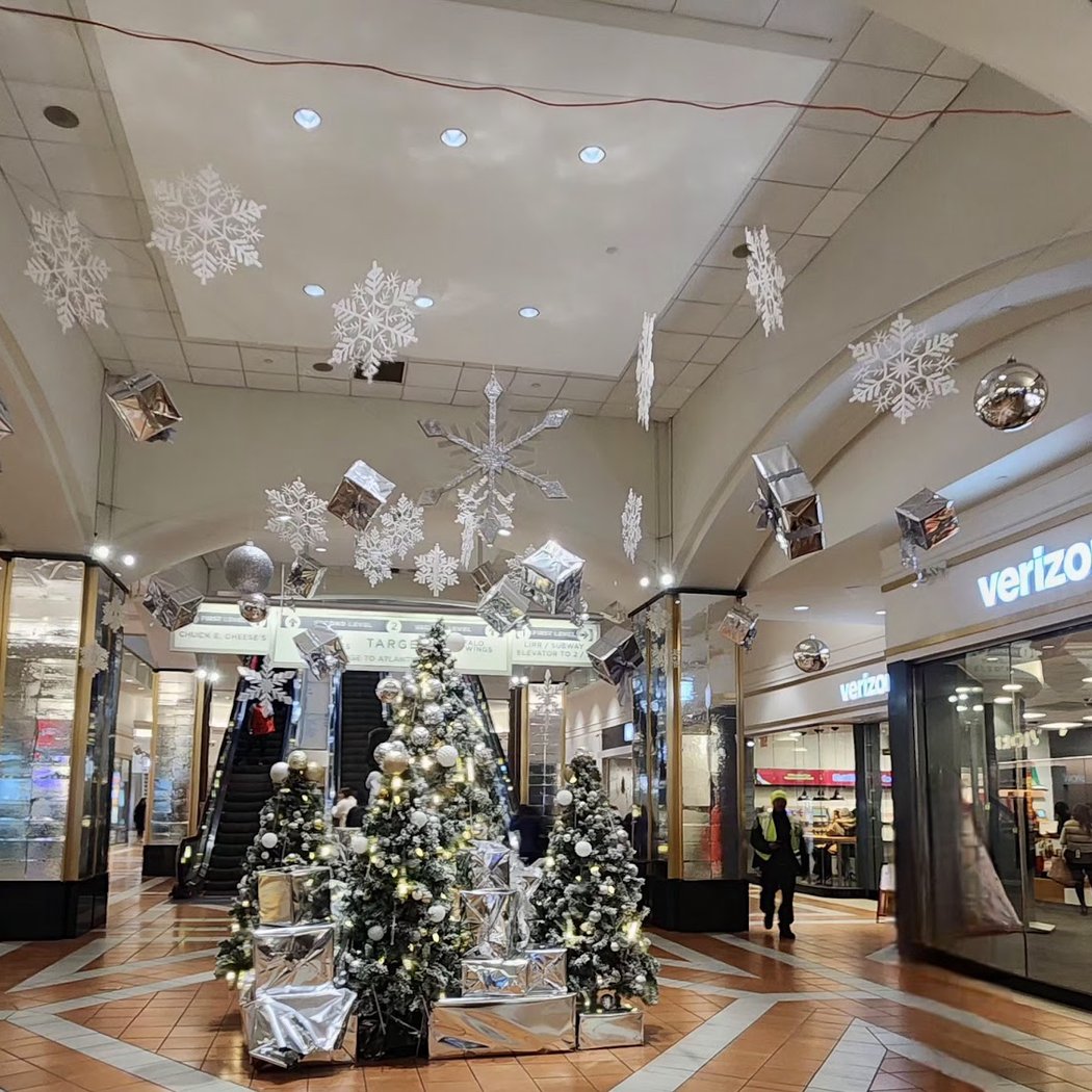 The Lay Out Holiday Pop-Up Market 3