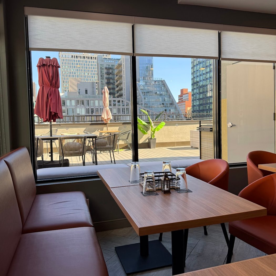 EVEN IHG Sky Lounge and Bar 2