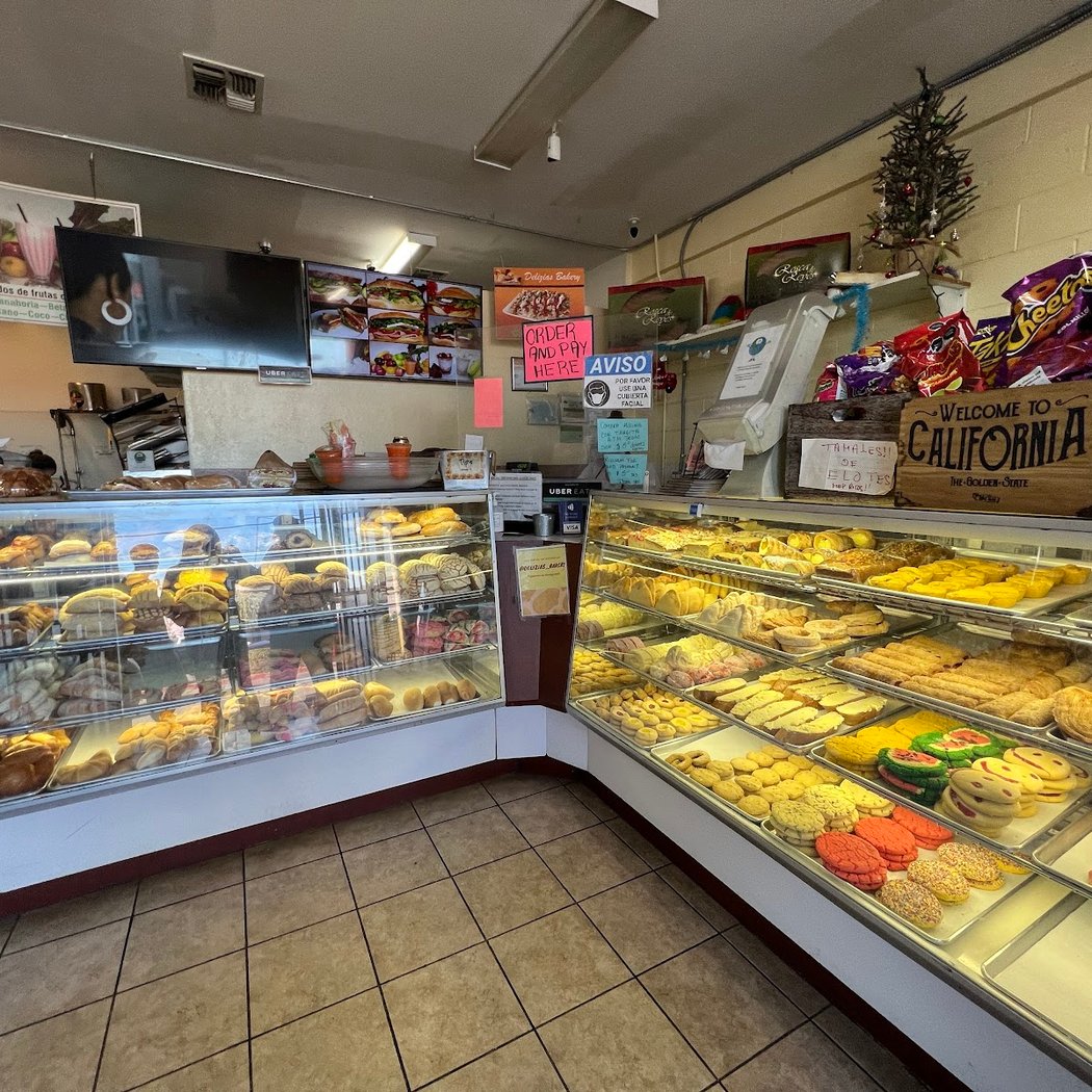 Delizias Bakery 3