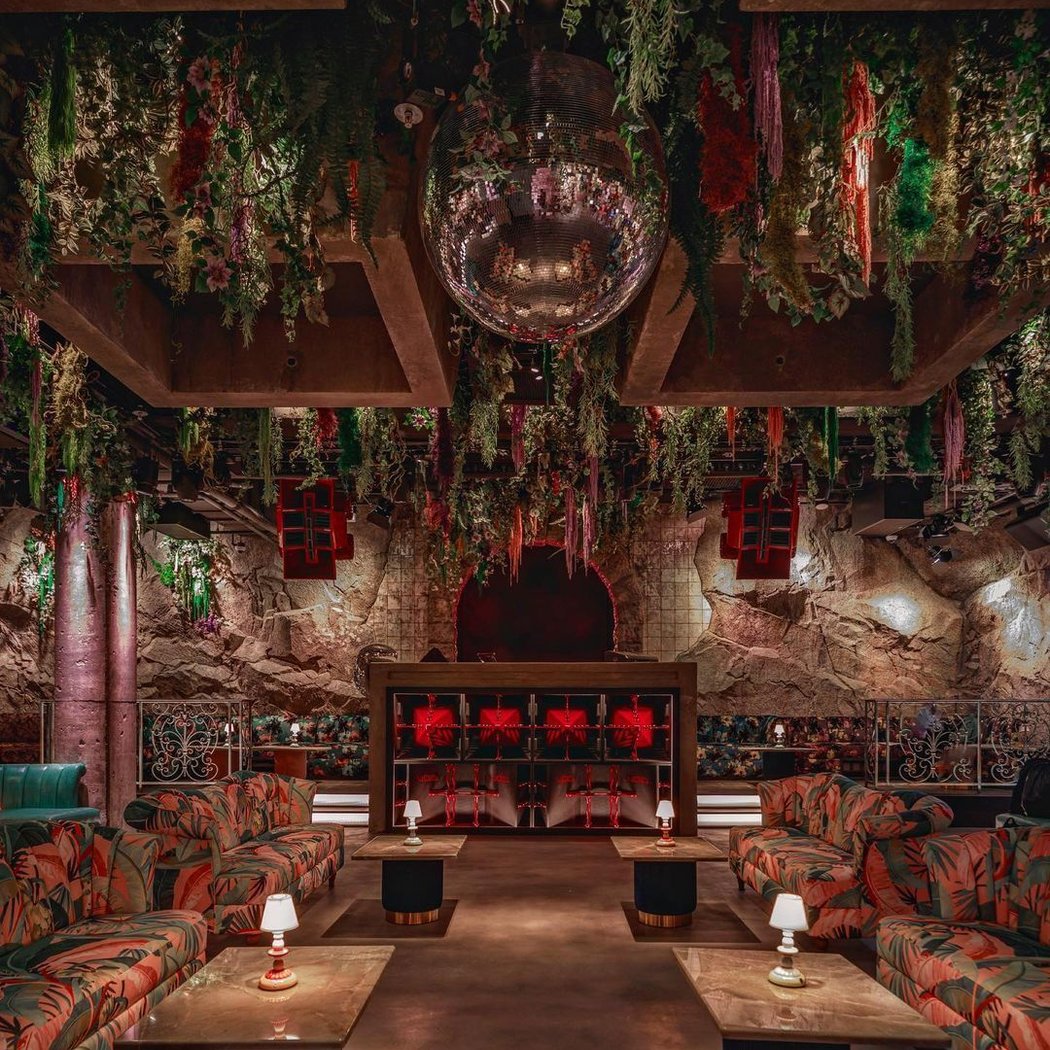 Caveau: Elevated After Work & Nightlife Experience 1