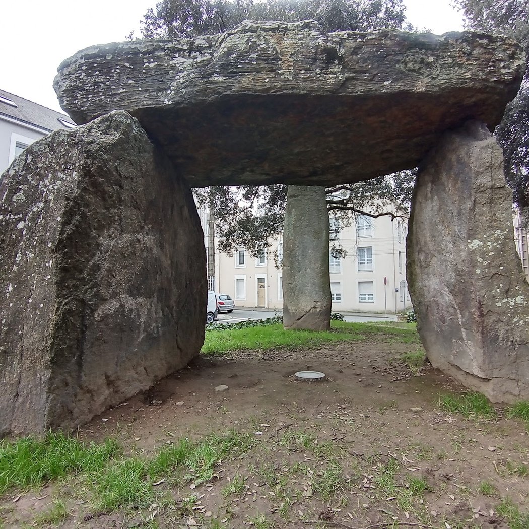 Les Trois Pierres dolmen 1