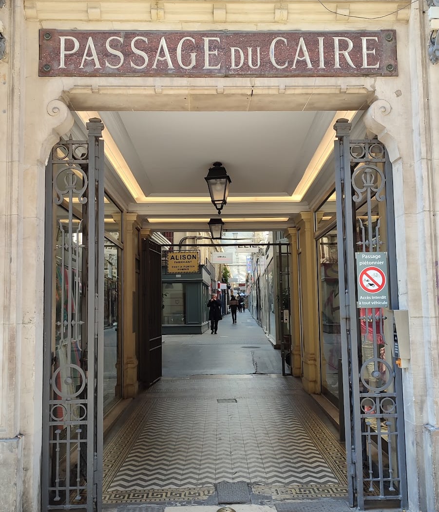Wander in Passage du Caire 2