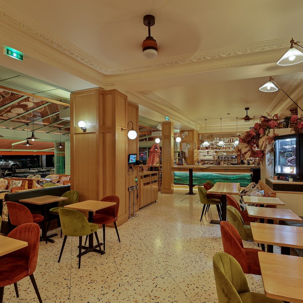 Happy Hour at Café Pauly 2
