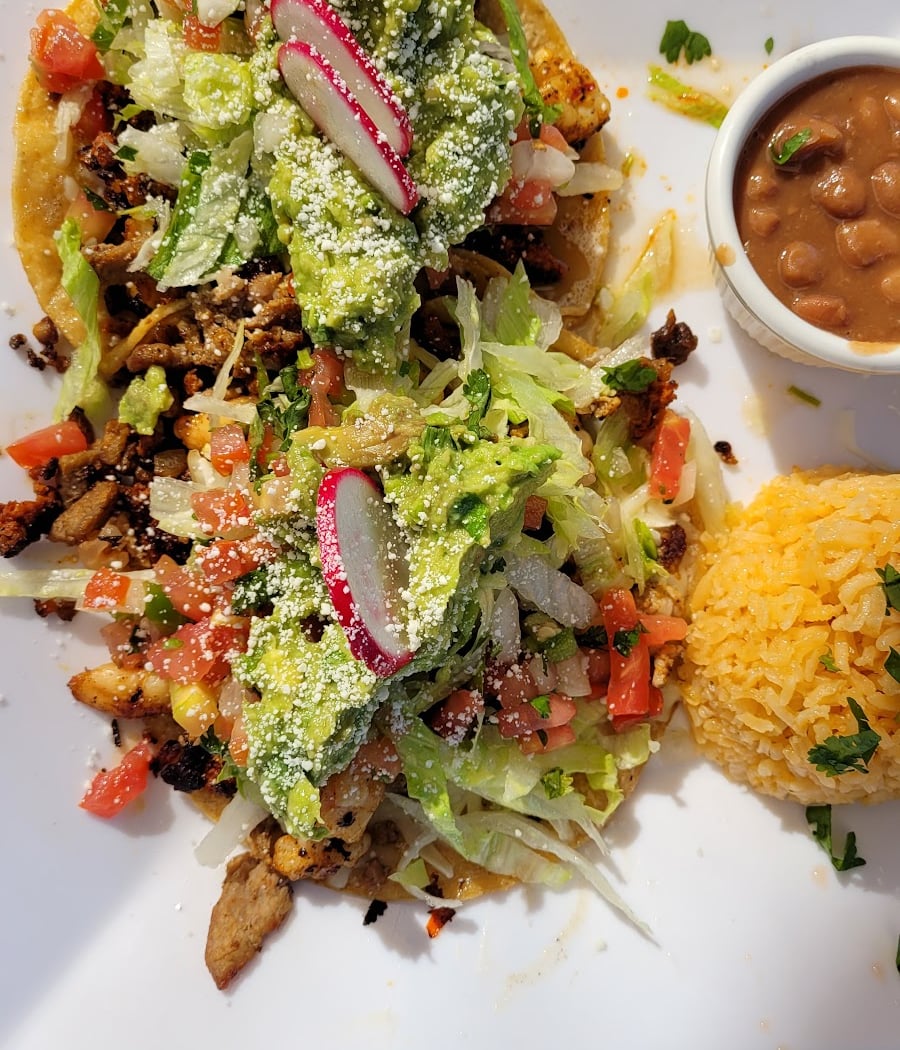 La Cabaña Nightclub Bar & Grill 4