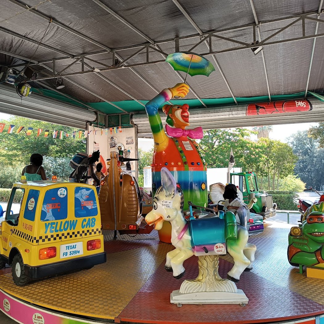 Manège pour enfants, Parc Longchamp 1