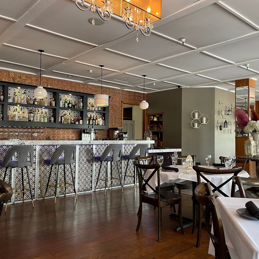 Oasis Restaurant & Wine Lounge 2