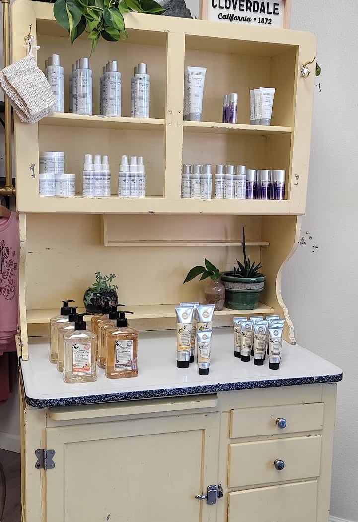 Galentine’s Glow: DIY Scents Bar 3