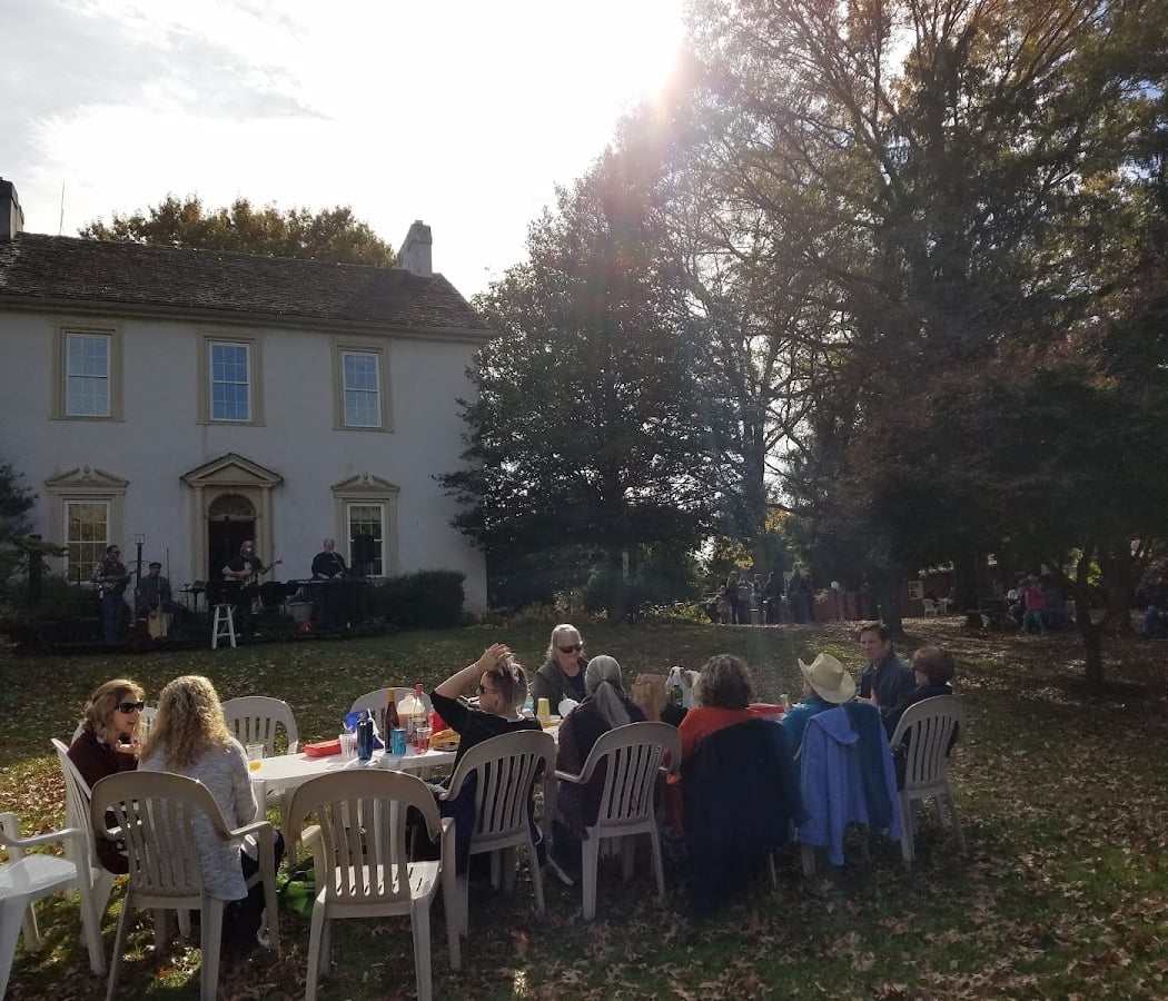 Live on the Lawn 1
