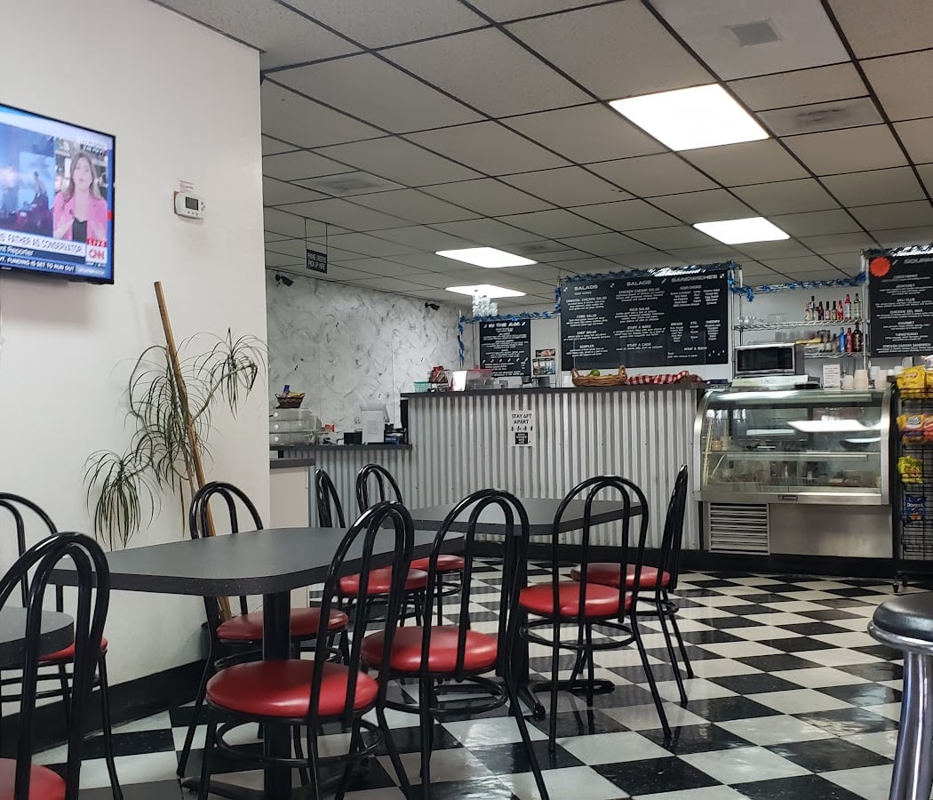 Pop's Deli & Grill 3