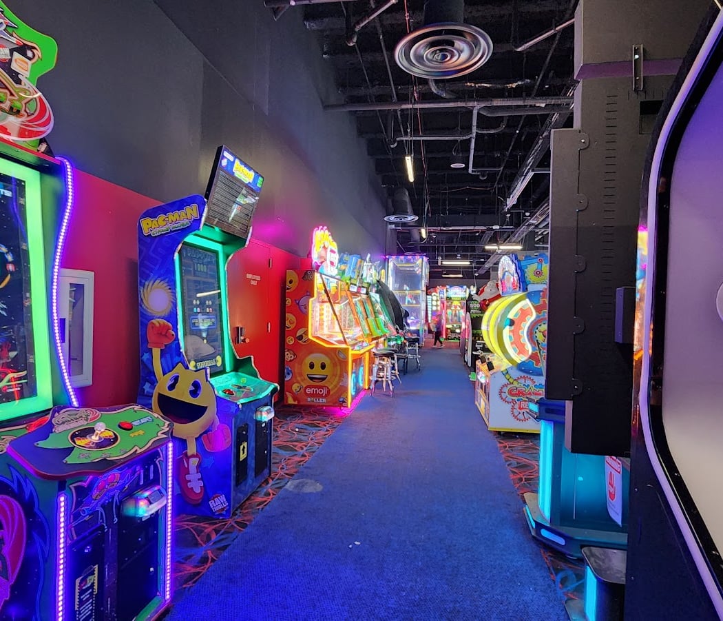 Round1 Bowling & Arcade Broadway Commons 2