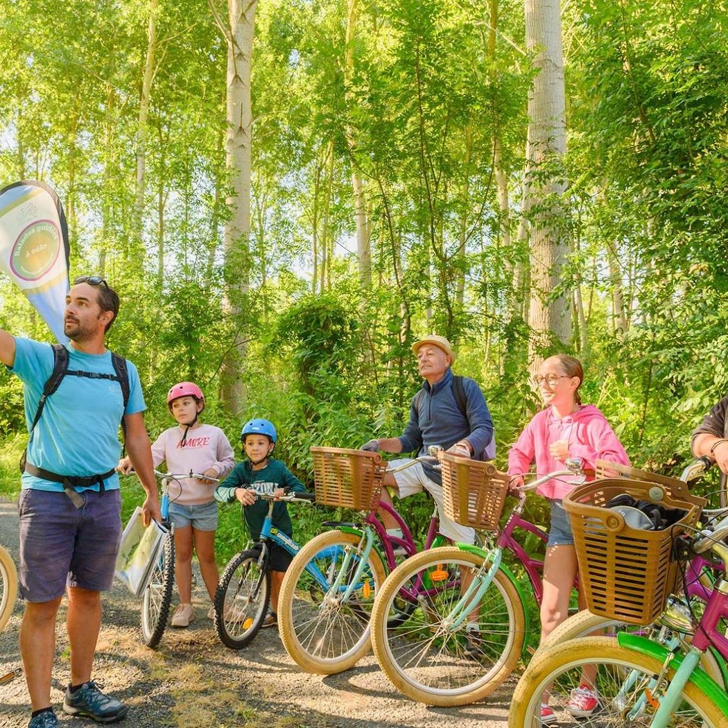 Original Vélo Tour - Balades guidées et gourmandes à vélo dans le Marais poitevin et ses alentours 1