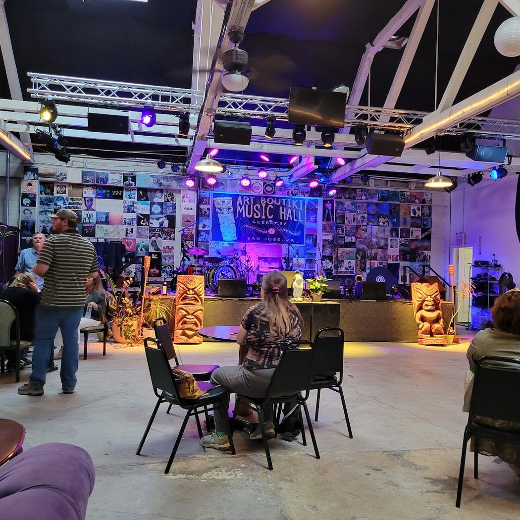 Art Boutiki Music Hall 5