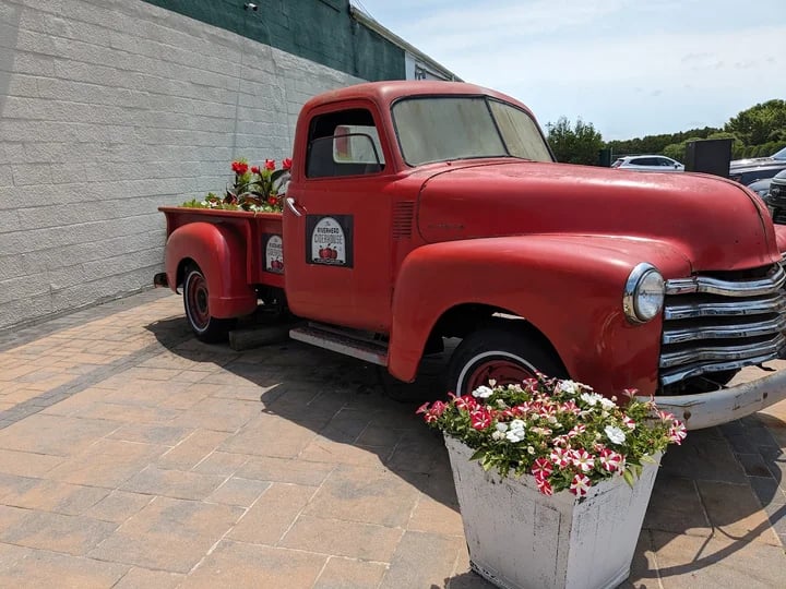 Woodside Orchards- Aquebogue Tasting Room 3